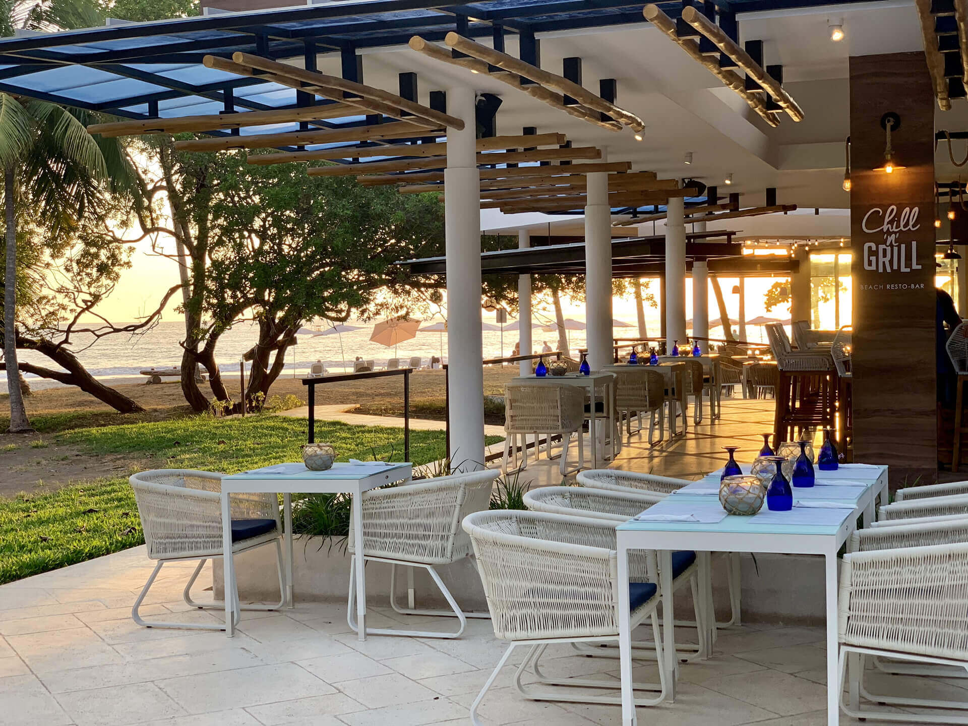 Regenboog Archeologie vastleggen Our Restaurants - Azura Beach Resort